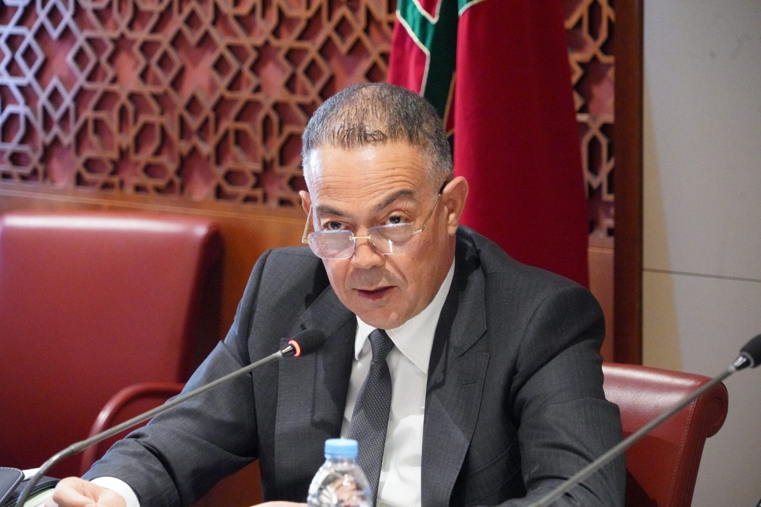 لقجع: نرفض تهمة “التشريع على المقاس” ولدينا الشجاعة للتدارك إذا أخطأنا