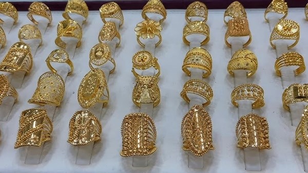 عيار 21 يتراجع 350 جنيهًا.. مفاجأة في أسعار الذهب اليوم السبت