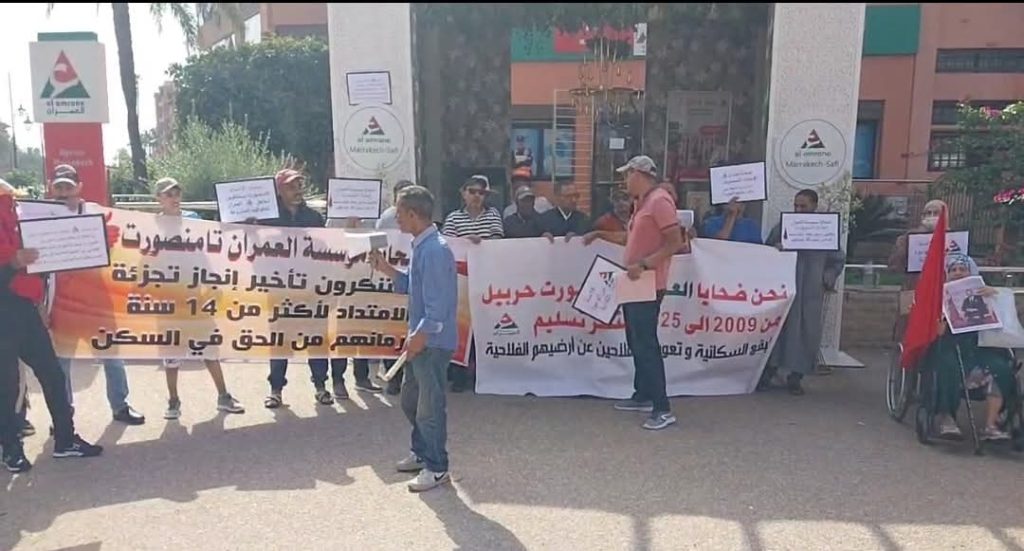 متضررون من مشروع “امتداد تامنصورت” يحتجون أمام “العمران” لإنهاء جمود دام 14 سنة