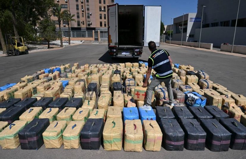 تعاون أمني مغربي إسباني يطيح بشبكتين لتهريب الحشيش ويحجز 20 طنا