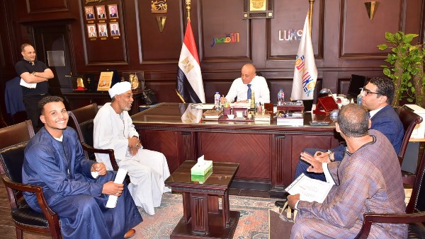 تجديد مركز شباب نجع البركة أهم مطالب الأهالي خلال لقائهم محافظ الأقصر