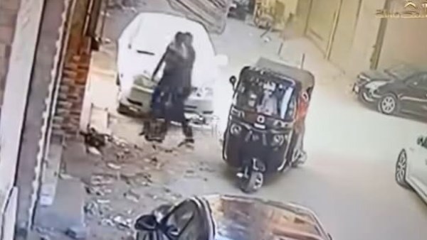 ساعداه في نقل الطفلين.. التحقيق مع صديق المتهم وسائق التوك توك في جريمة الهرم