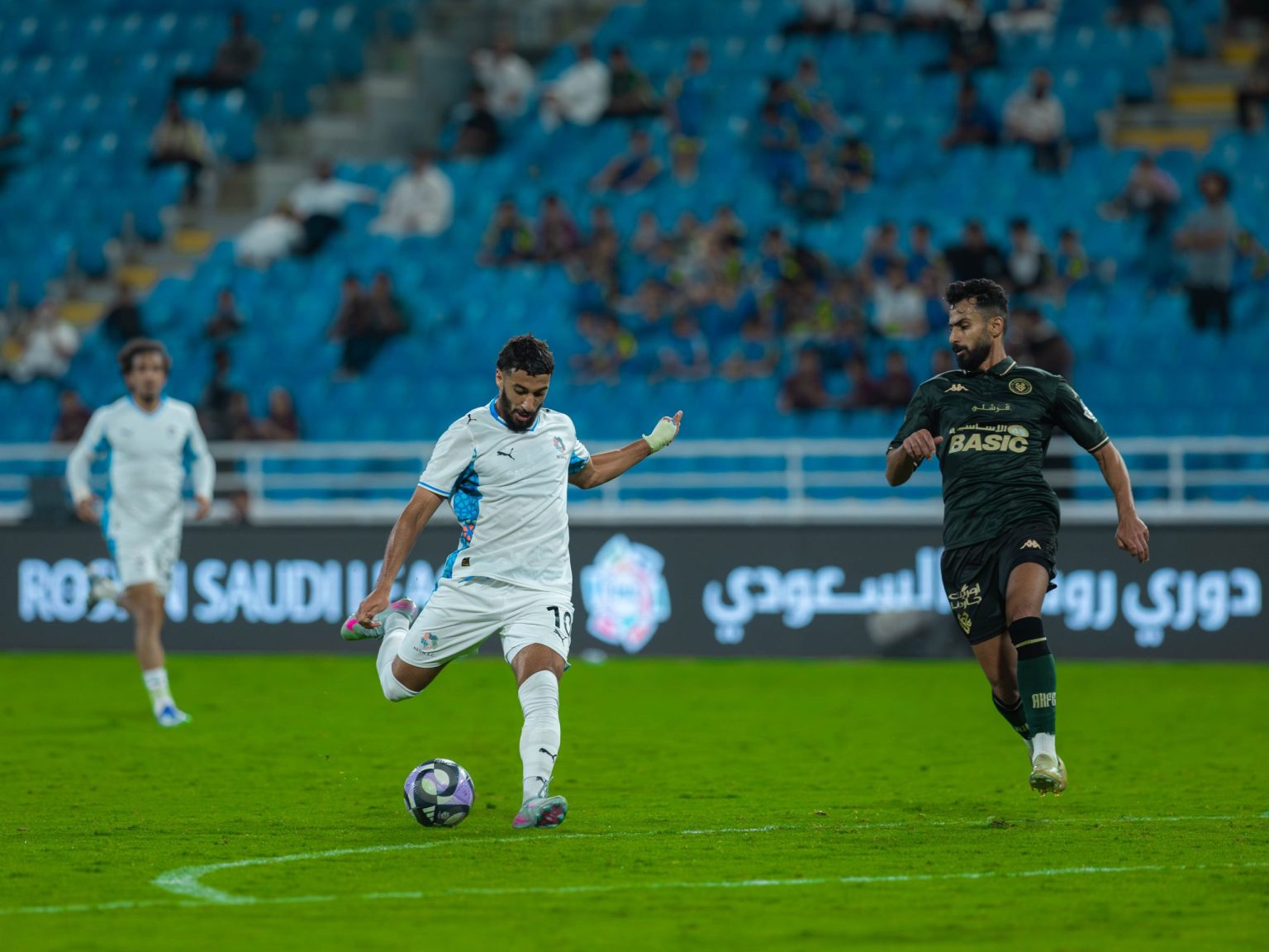 بن رحمة يبصم على ثنائية ويقود نيوم لتحقيق فوز مثير