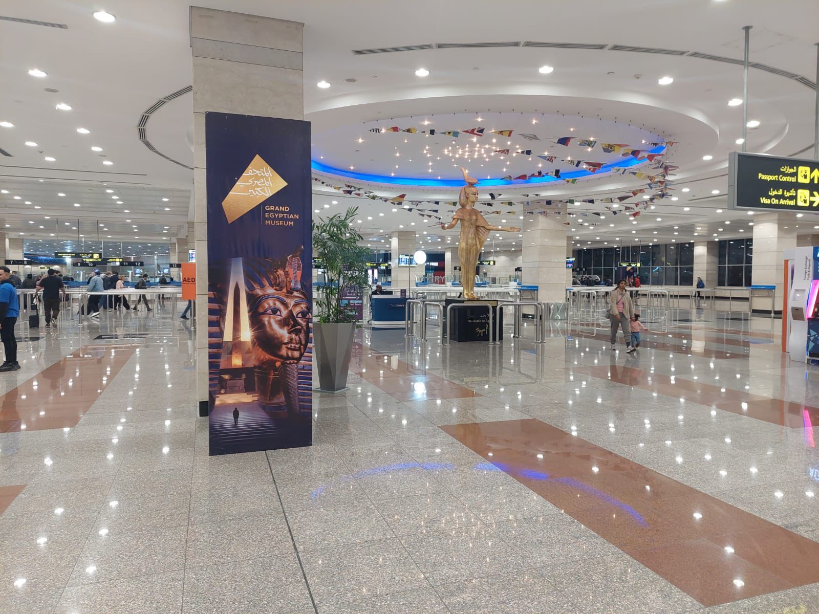 تزيين صالة كبار الزوار بمطار القاهرة الدولي (4) تزيين صالة كبار الزوار بمطار القاهرة الدولي (4)