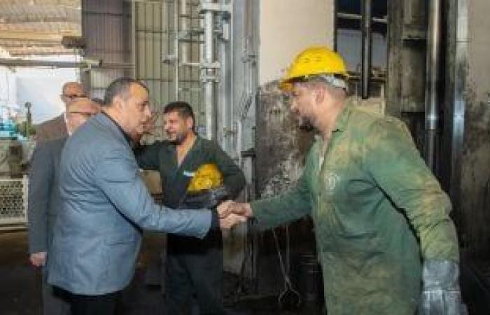 وزير الإنتاج الحربى يتابع سير العملية الإنتاجية بشركة حلوان للصناعات الهندسية