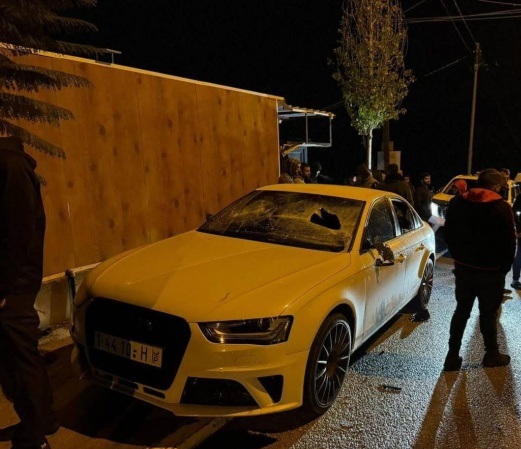 مستوطنون يحطمون ثلاث مركبات شمال رام الله