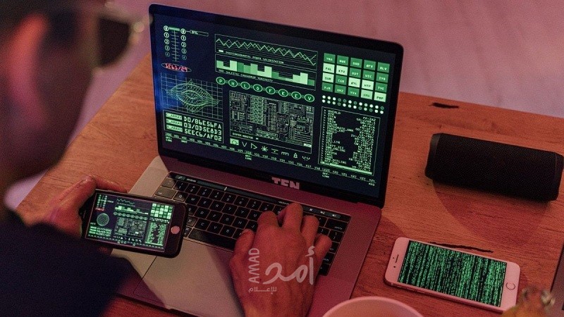 6 خطوات لتجنب التجسس أثناء شحن هاتفك بالأماكن العامة