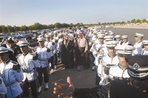 الأمير عزى أسرة شهيد الواجب أدى واجبه العسكري بشجاعة وبسالة