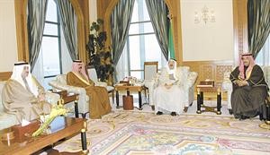 تحسين المزايا الوظيفية لبعض الفئات على طاولة الخدمة المدنية