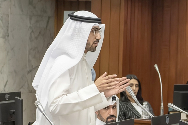 المطيري يسأل عن لوائح المخيمات والمظلات وزراعة المساحات المملوكة للدولة