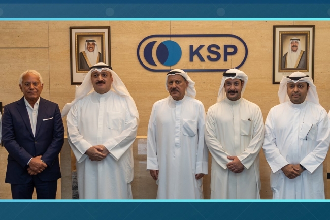 العوضي تفقد مصنع الشفاء: توفير أدوية فعالة وآمنة للمواطنين والمقيمين