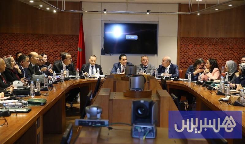 نقابات قطاع الصحة تطالب بتوضيح “ربط أجور المهنيين بالنفقات والمعدات”