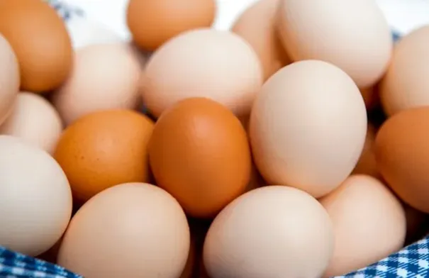 بينها اللحوم .. 5 أطعمة ومشروبات تجنبها مع البيض…