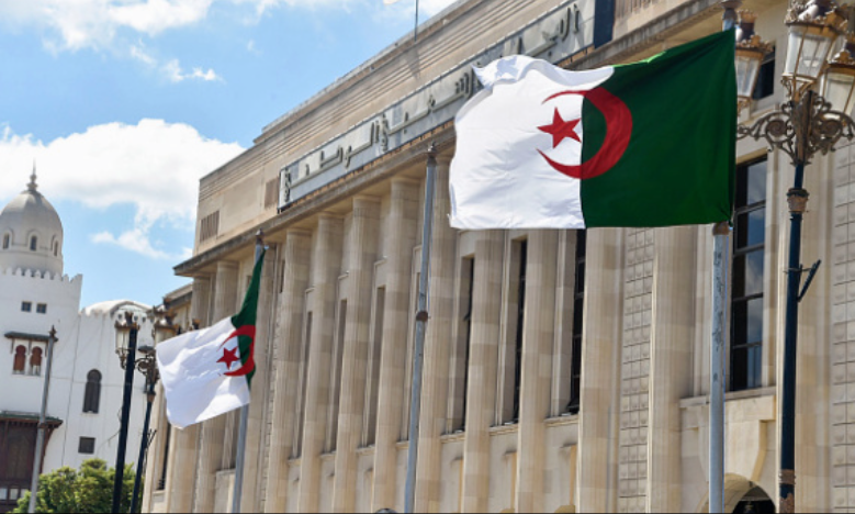 وزير العدل يعرض مشروع قانون أمام البرلمان غدا الأحد