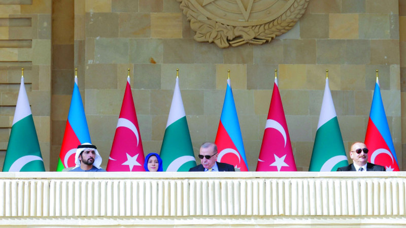 حمدان بن محمد يحضر احتفالات أذربيجان بـ «يوم النصر»