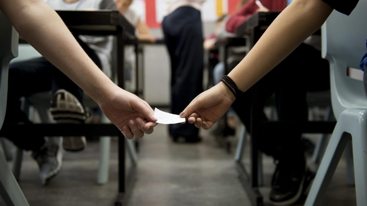 “لا للغش… نعم للأمانة والاجتهاد”.. رسالة توعوية من المدارس لأولياء الأمور