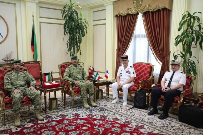 وكيل الحرس الوطني يبحث مع الملحق العسكري الفرنسي موضوعات مشتركة