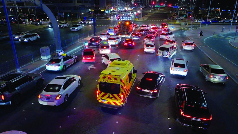 «لا تتردد.. افسح الطريق» تدعو المشاة للتوقف عند عبور مركبات الطوارئ