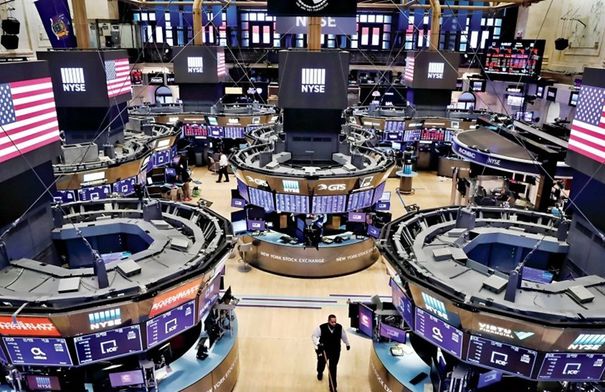 انخفاض مؤشرات الأسهم الأميركية بشكل كبير…