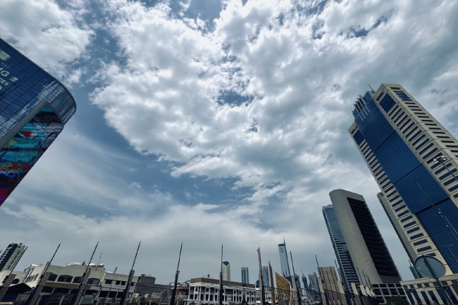 استئناف حركة الملاحة في مطار الكويت الدولي بعد تحسن أحوال الطقس