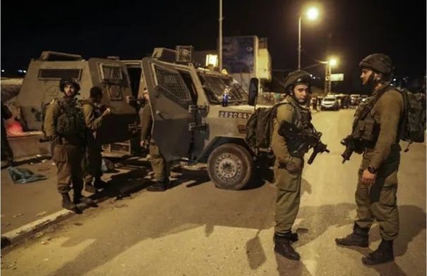 عاجل الاحتلال ينفذ اقتحامات جديدة بالضفة المحتلة…