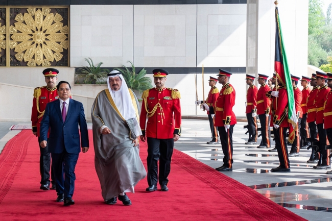 العبدالله يستقبل رئيس وزراء فيتنام