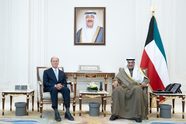 ولي العهد يستقبل رئيس مجلس الإدارة والرئيس التنفيذي لـ«بلاك روك»