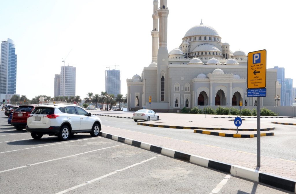لا مخالفات مواقف خلال الـ 10 دقائق الأولى.. بلدية الشارقة توضّح آلية المسح والرقابة الذكية