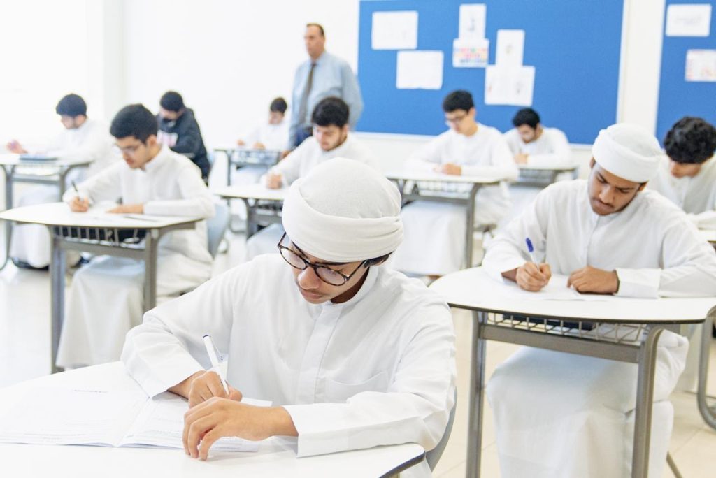 مدارس تشدد على تحديث أجهزة الطلاب غير الوزارية لضمان الجاهزية التقنية