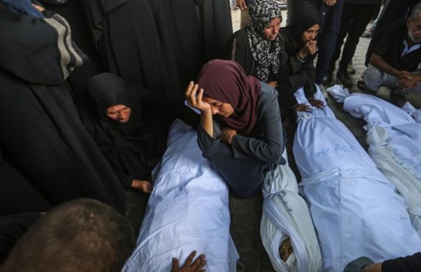 24 شهيدًا في قطاع غزة منذ فجر اليوم…