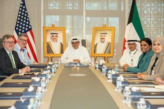 وزير الكهرباء بحث تعزيز التعاون مع القائم بأعمال السفارة الأمريكية