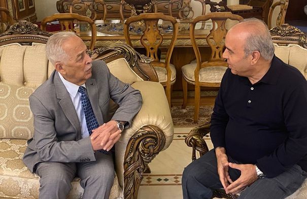 العيسوي ينقل تمنيات الملك وولي العهد بالشفاء العاجل…