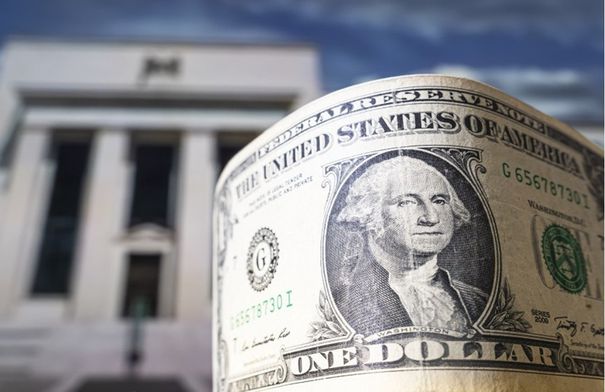 الدولار يتراجع متجها لتسجيل أكبر انخفاض أسبوعي في 4 أشهر…
