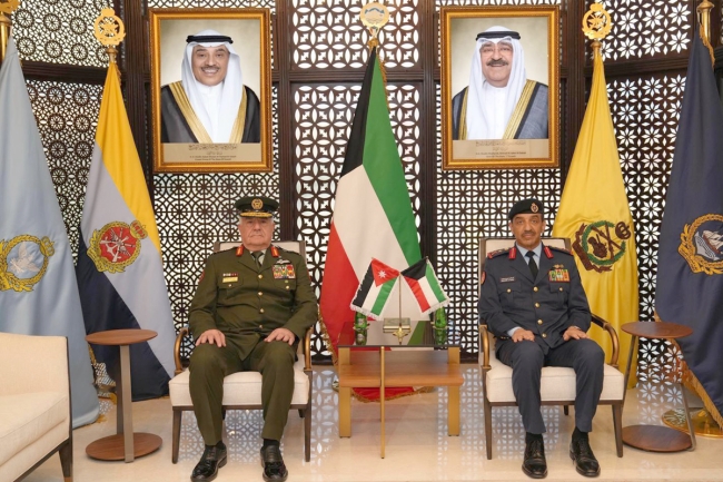 رئيس الأركان يبحث التعاون العسكري مع نظيره الأردني