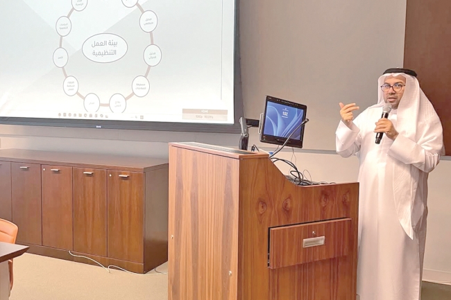 «التربية» تستعرض تميز برامج الماجستير في جامعة الملك خالد