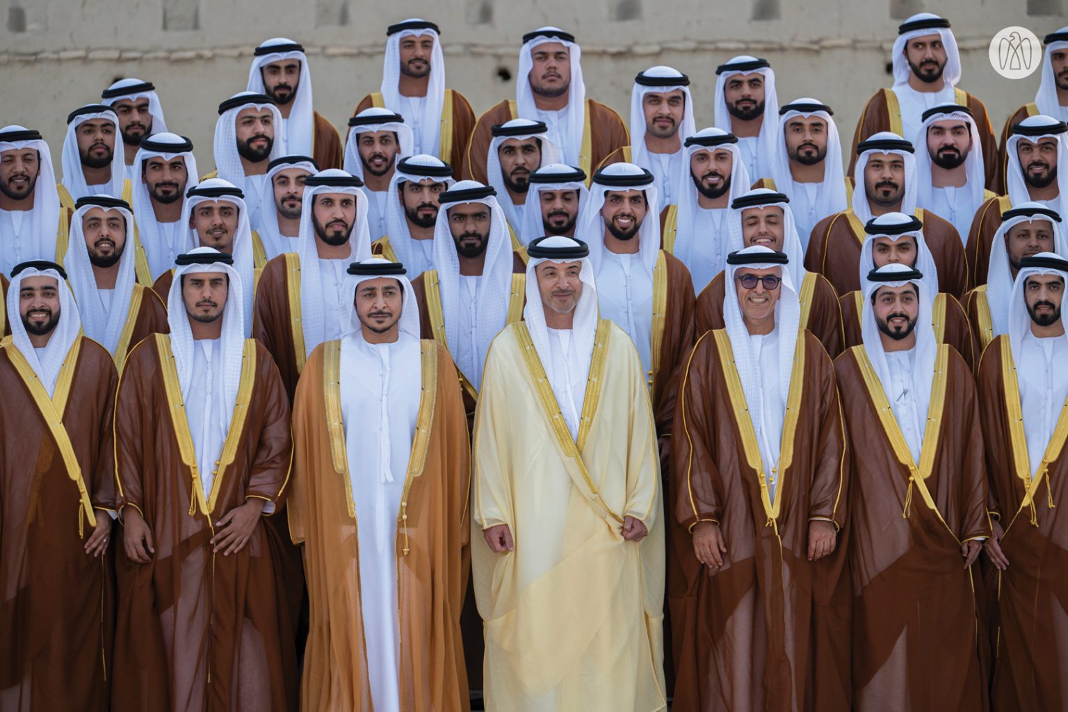 تحت رعاية رئيس الدولة.. هزاع بن زايد يشهد العرس الجماعي لـ 181 عريساً من أبناء العين