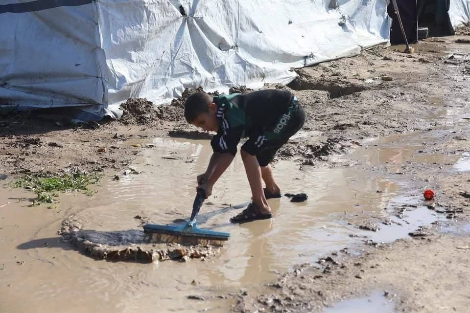 الأمم المتحدة ومنظمات إغاثة تحذر من انهيار العمليات الإنسانية في غزة