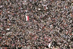 جمعة إنقاذ الثورة مئات الآلاف يطالبون بسرعة محاكمة رموز الفساد