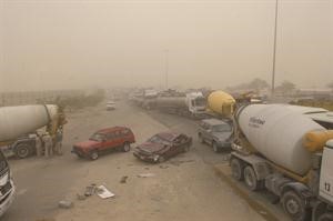 رياح الكوس أغرقت البلاد في ظلام الغبار