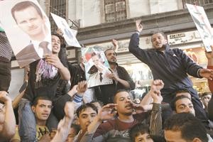 سورية المزيد من الدبابات في درعا واقتحام المسجد العمري