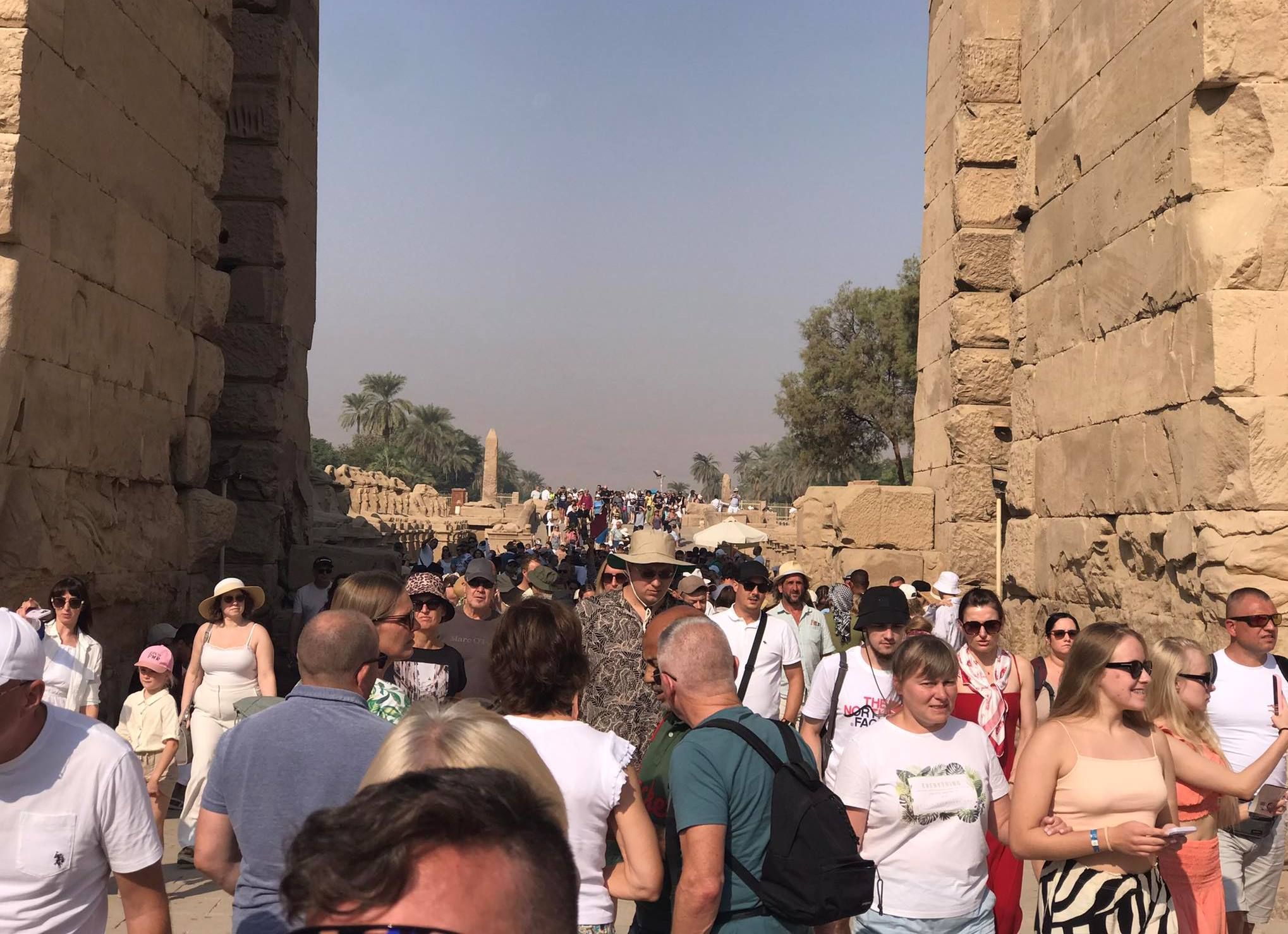 الإقبال السياحي الكبير فى معابد الأقصر