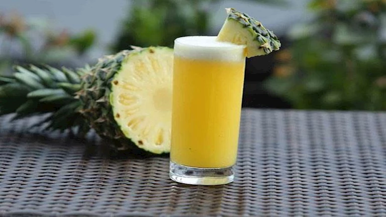 5 فوائد لتناول كوب من عصير الأناناس على جسمك