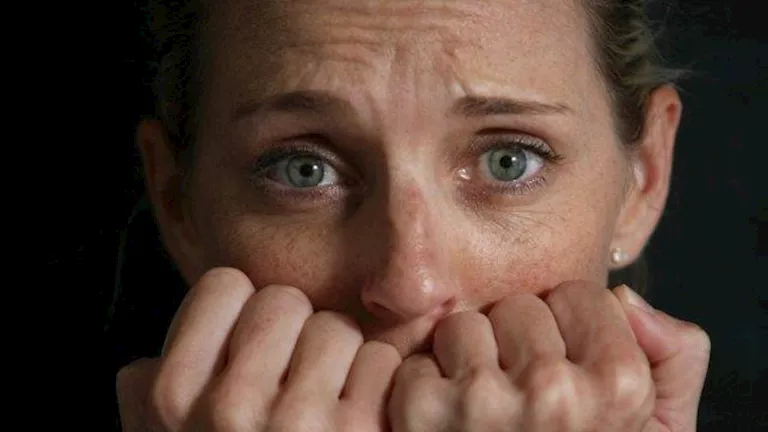 3 علامات تشير لإصابتك بمرض نفسي قاتل.. لا تتجاهلها