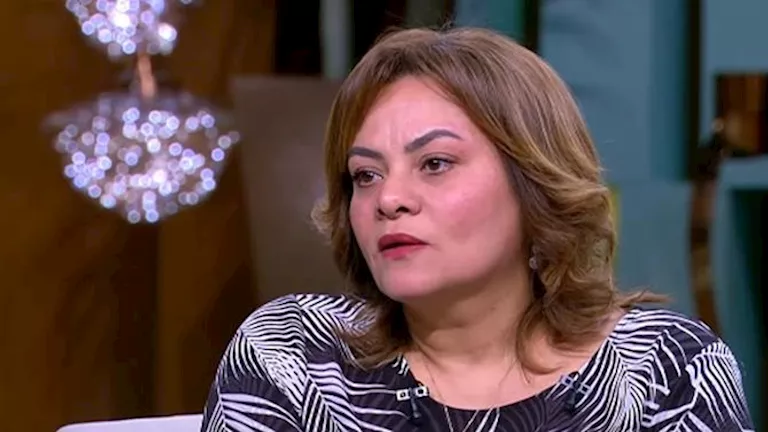 بفستان أسود قصير.. كاملة أبو ذكري تخطف الأنظار في القاهرة السينمائي