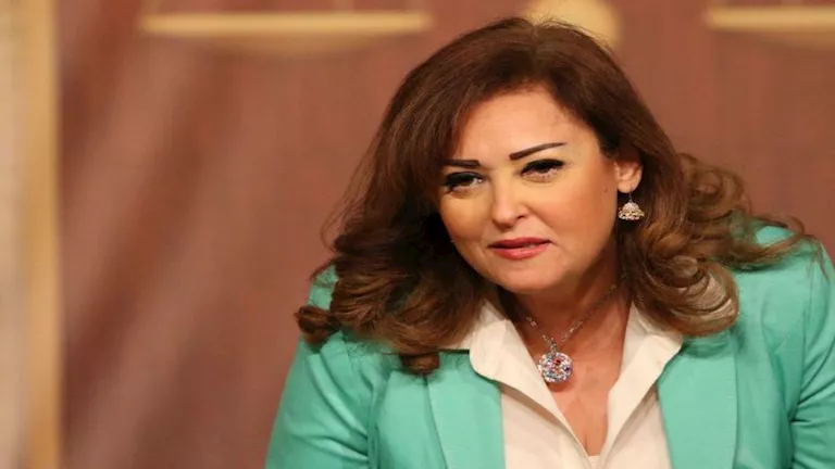 نهال عنبر تُعلن تلقي نجوى فؤاد حقن الركب والضهر داخل المستشفى