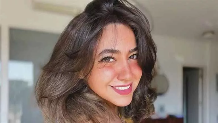 سحر اللون البني.. 5 صور ومعلومات عن لوك هند عبد الحليم