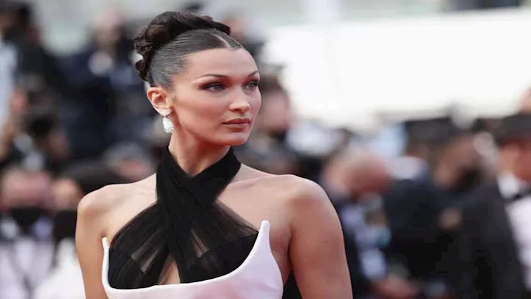 “الطحالب البحرية”.. سر جمال ونضارة بشرة بيلا حديد