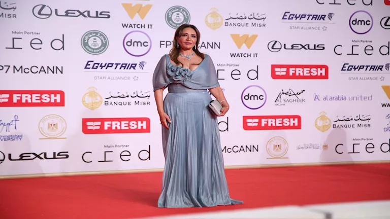 خطفت الأنظار.. ليلى علوي بفستان جذاب في رابع أيام مهرجان القاهرة