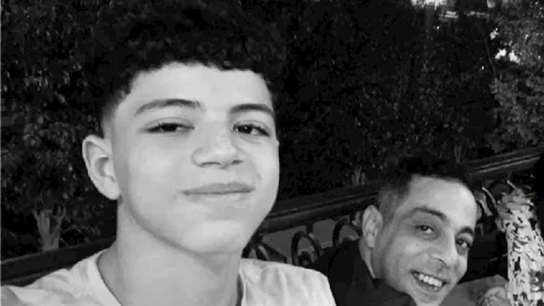 “متنسوش أبويا”.. نجل محمد صبري يبكي ويوجه رسالة مؤثرة للجماهير