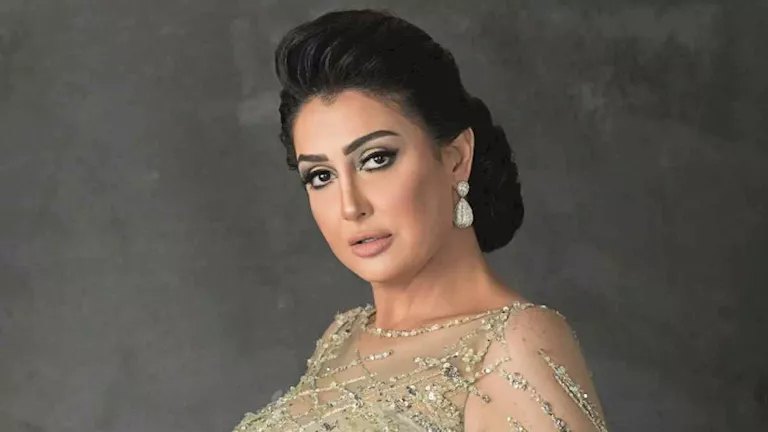 غادة عبد الرازق بلوك غريب.. كيف نسقت الإطلالة؟